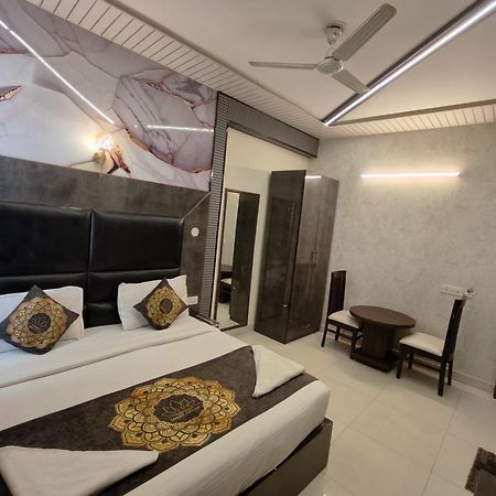 Hotel Smart Plaza Új-Delhi Kültér fotó