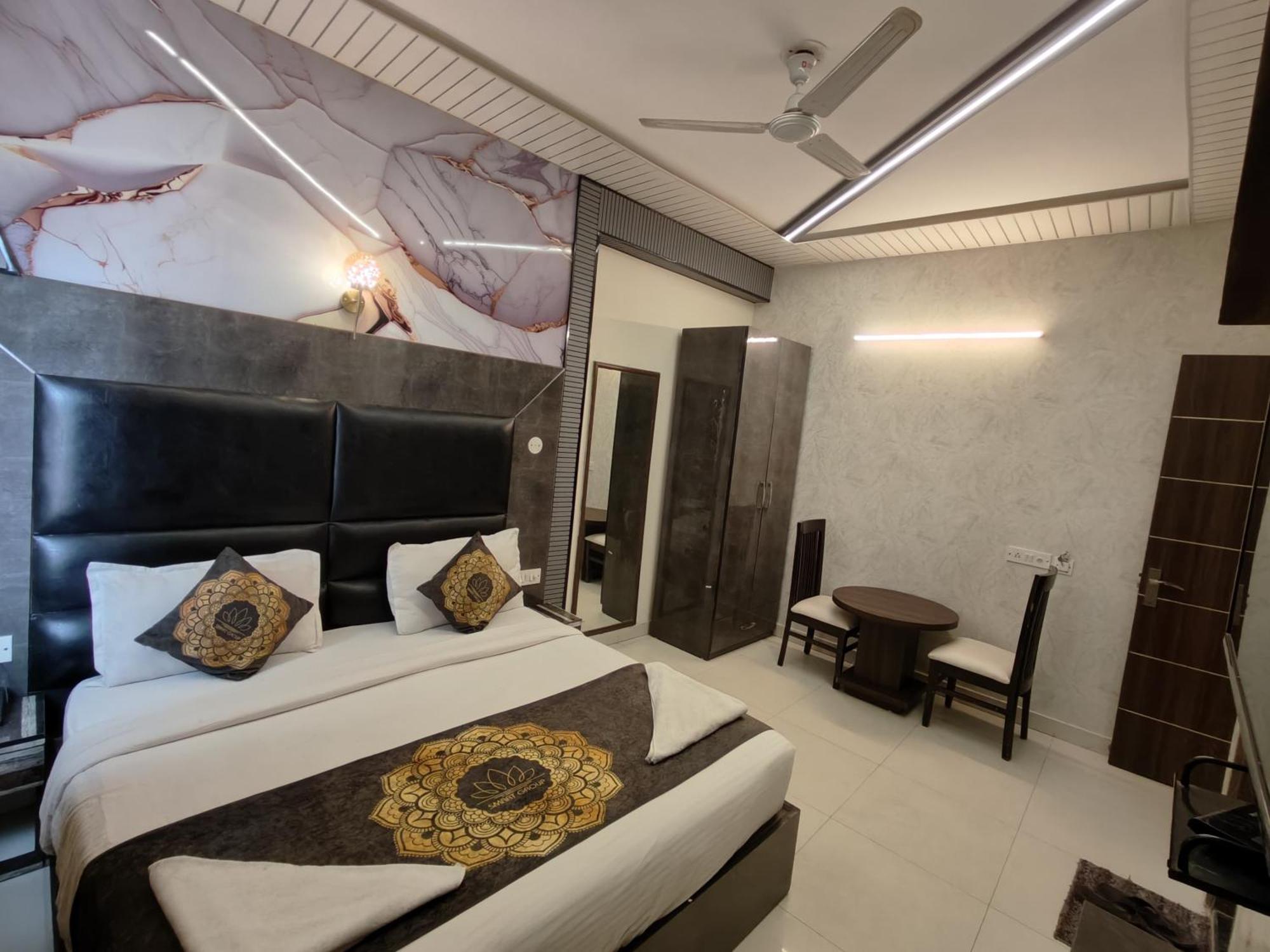 Hotel Smart Plaza Új-Delhi Kültér fotó