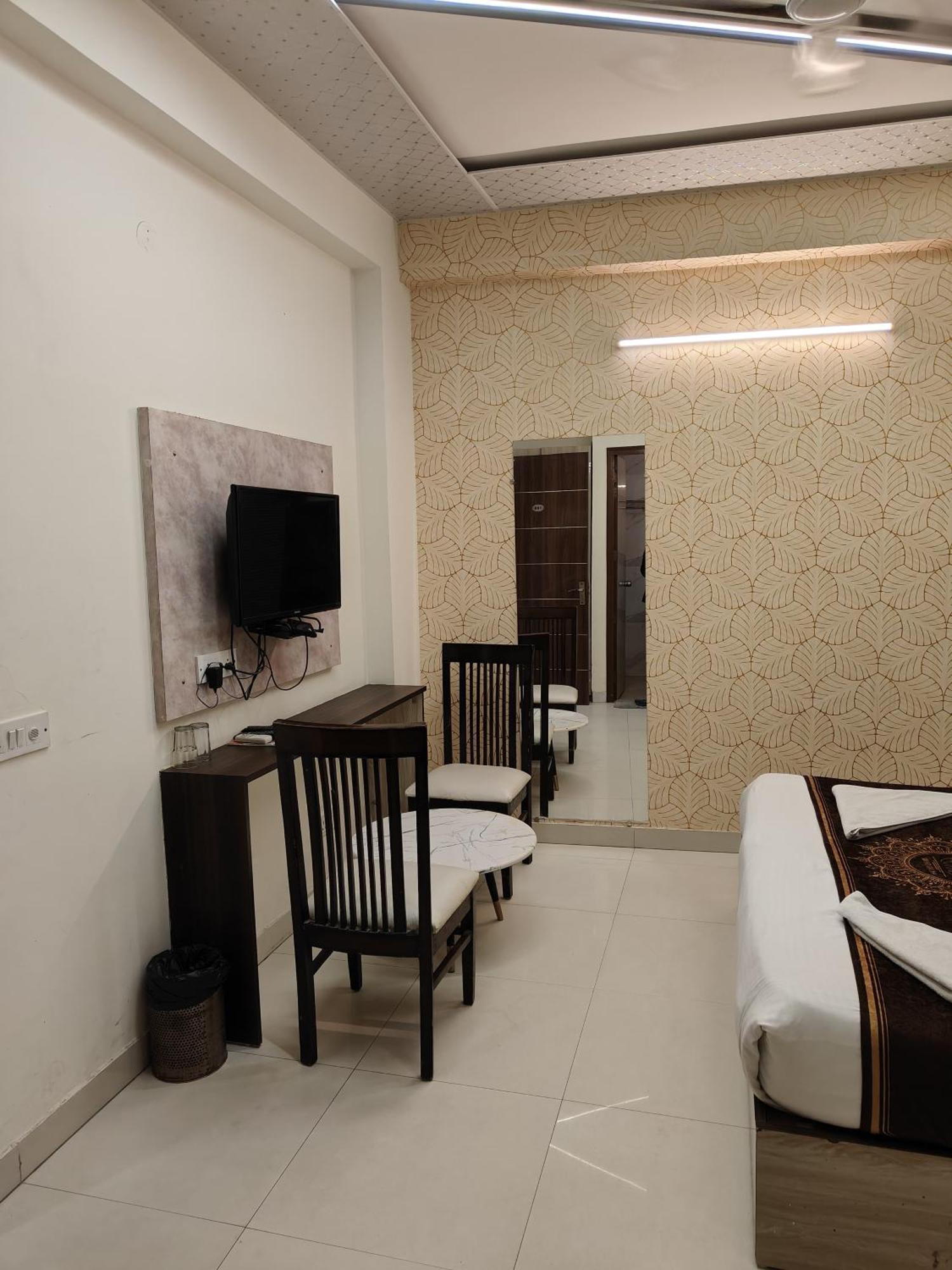 Hotel Smart Plaza Új-Delhi Kültér fotó