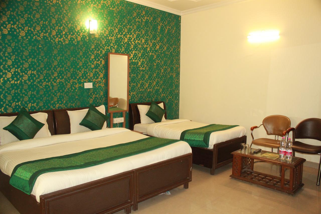 Hotel Smart Plaza Új-Delhi Kültér fotó