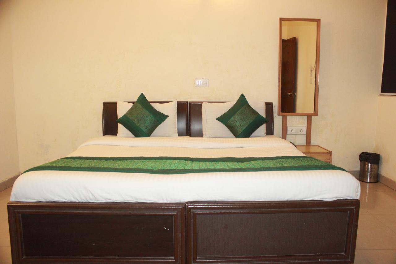 Hotel Smart Plaza Új-Delhi Kültér fotó