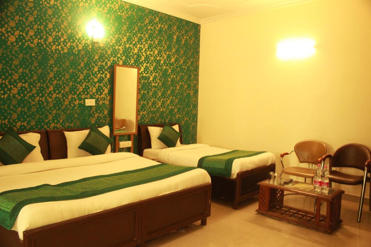 Hotel Smart Plaza Új-Delhi Kültér fotó