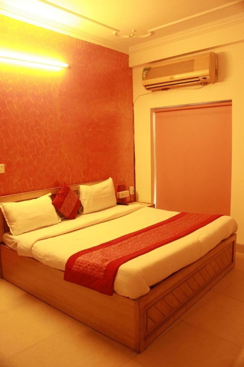 Hotel Smart Plaza Új-Delhi Kültér fotó