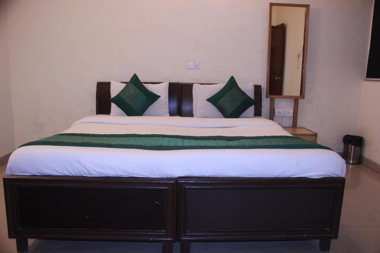 Hotel Smart Plaza Új-Delhi Kültér fotó