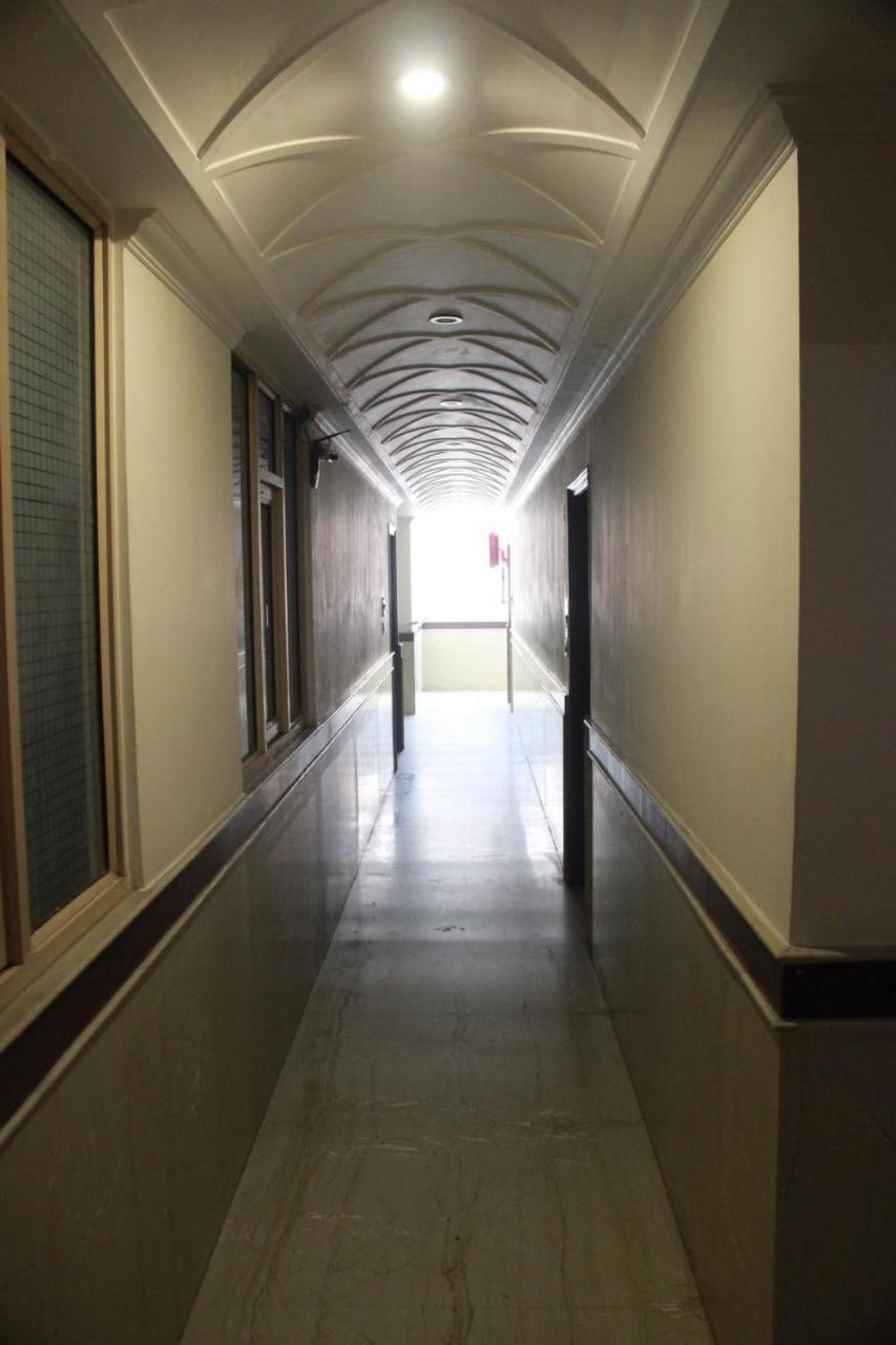 Hotel Smart Plaza Új-Delhi Kültér fotó