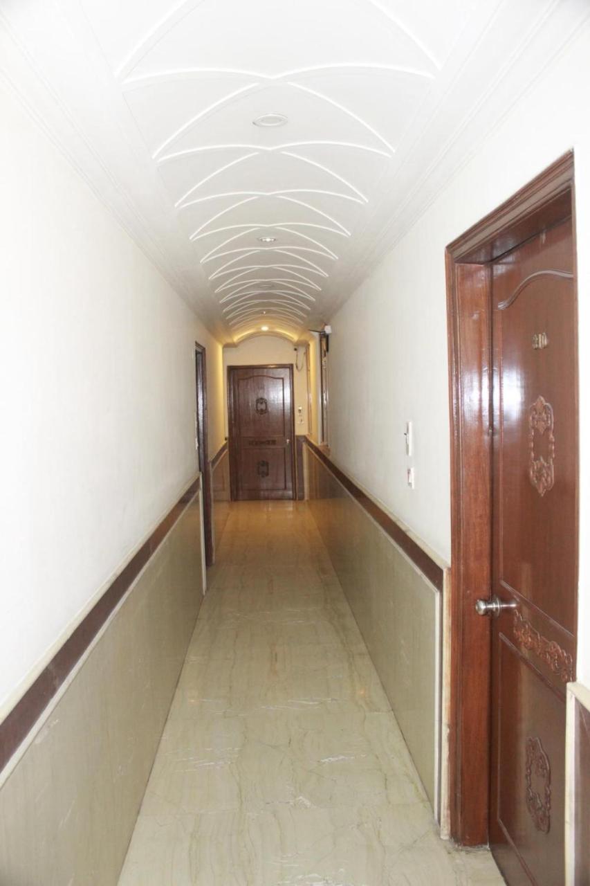 Hotel Smart Plaza Új-Delhi Kültér fotó