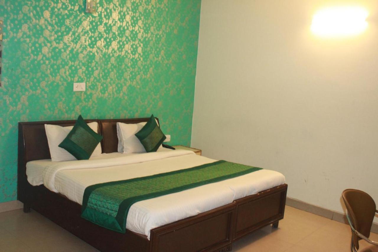 Hotel Smart Plaza Új-Delhi Kültér fotó