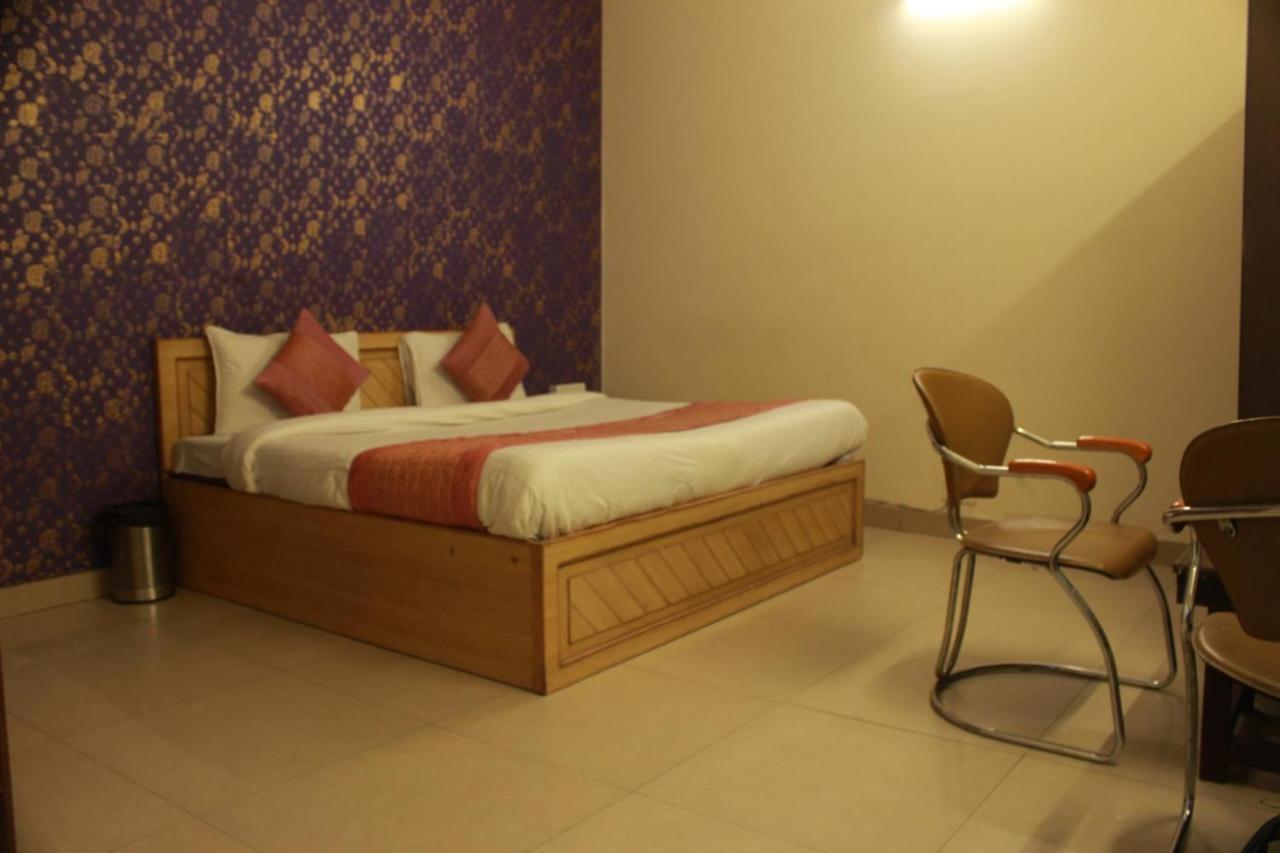 Hotel Smart Plaza Új-Delhi Kültér fotó