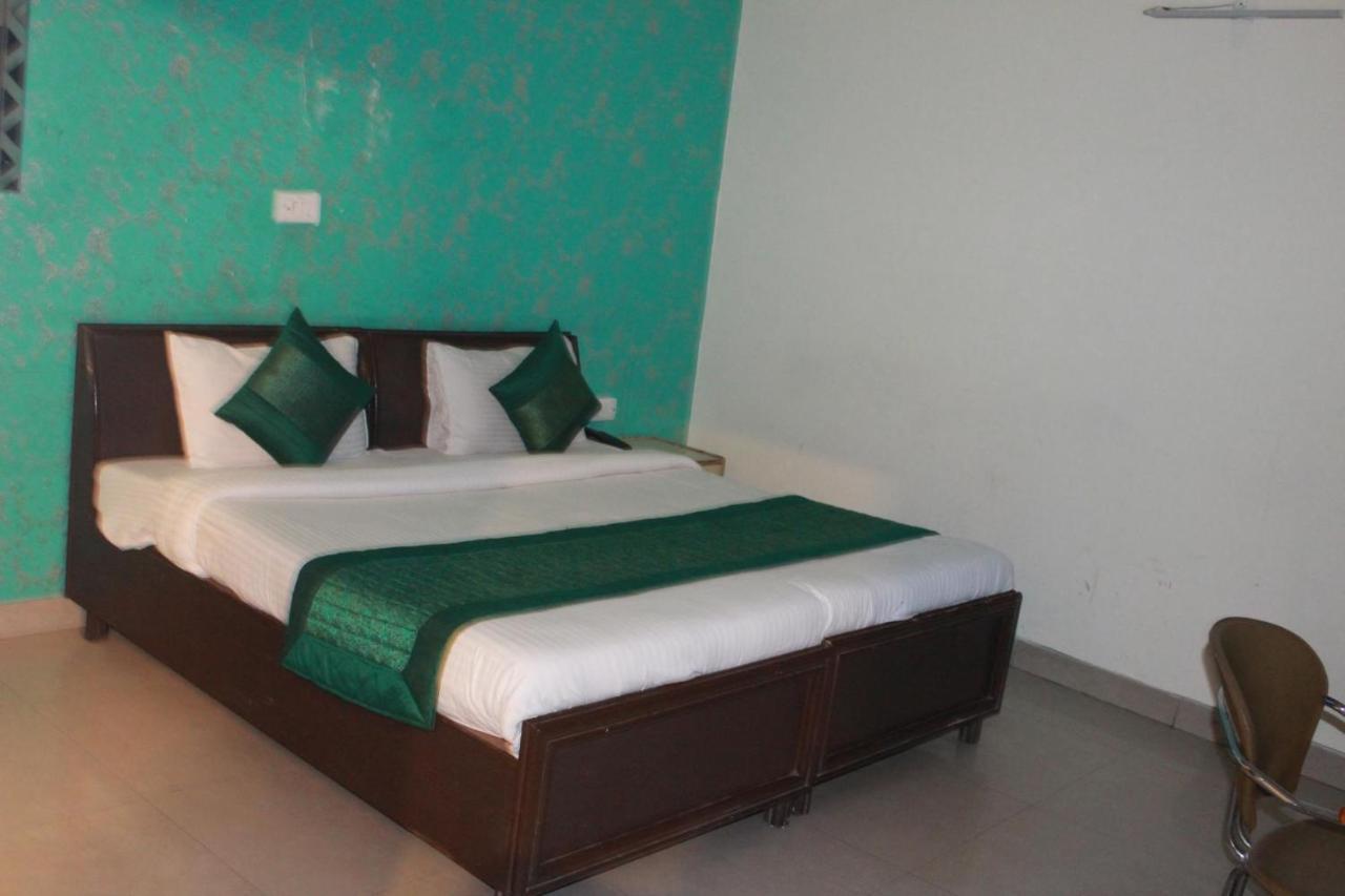 Hotel Smart Plaza Új-Delhi Kültér fotó